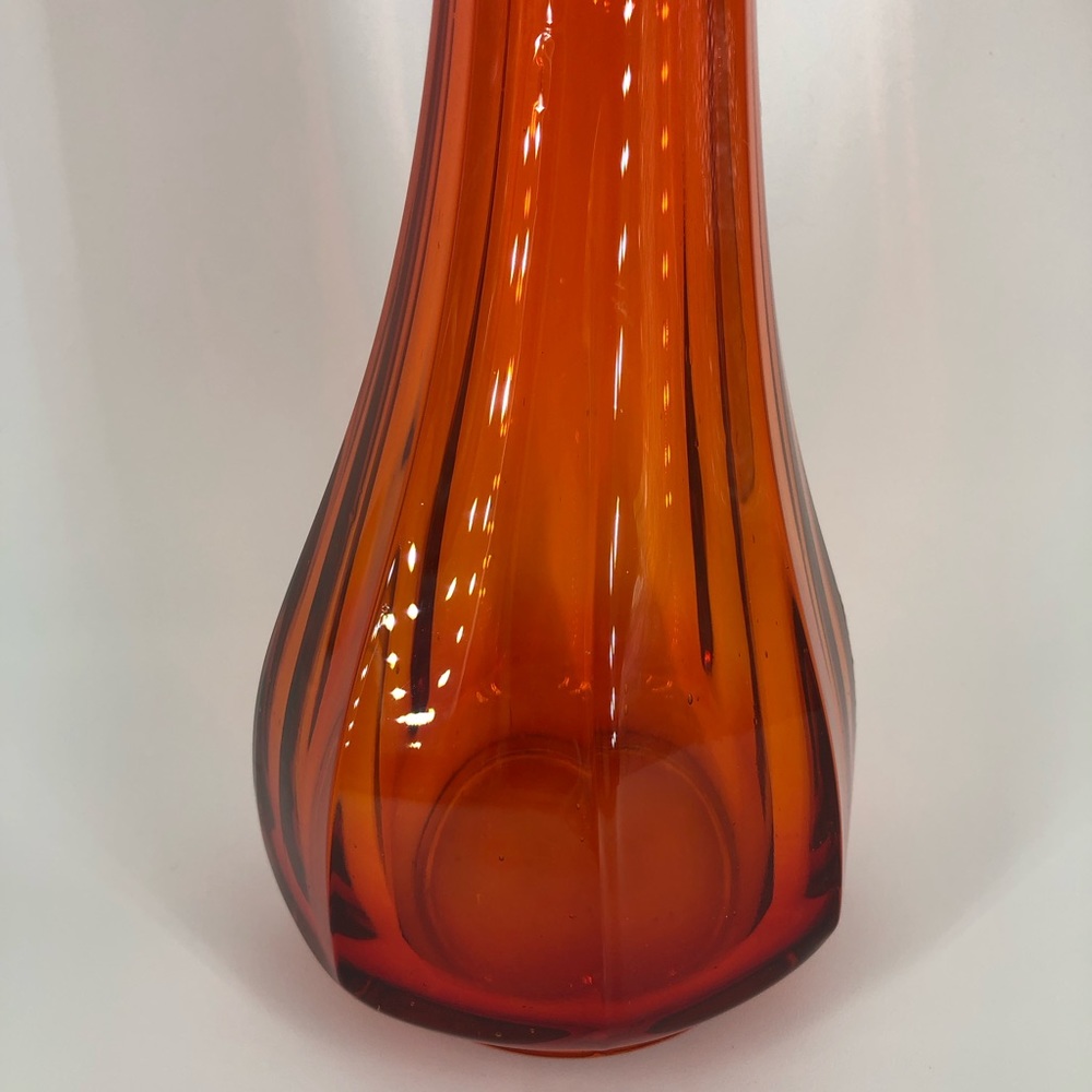 Vintage LE Smith Amberina Swung Glass Vase - Picture 3 of 10